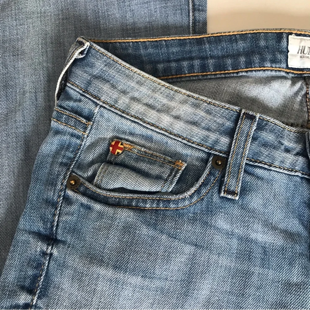 Hudson 5 Pocket Flare Jeans Light Wash Distressed Size 26 Inseam 30.5”._4